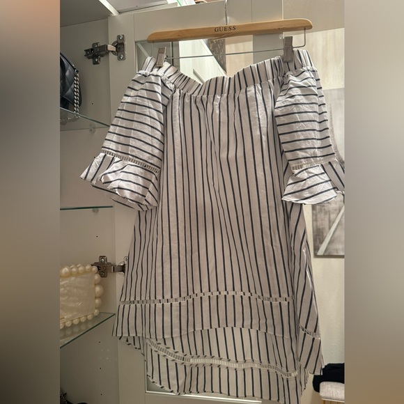 Off the shoulder belle sleeve top - Picture 3 of 5